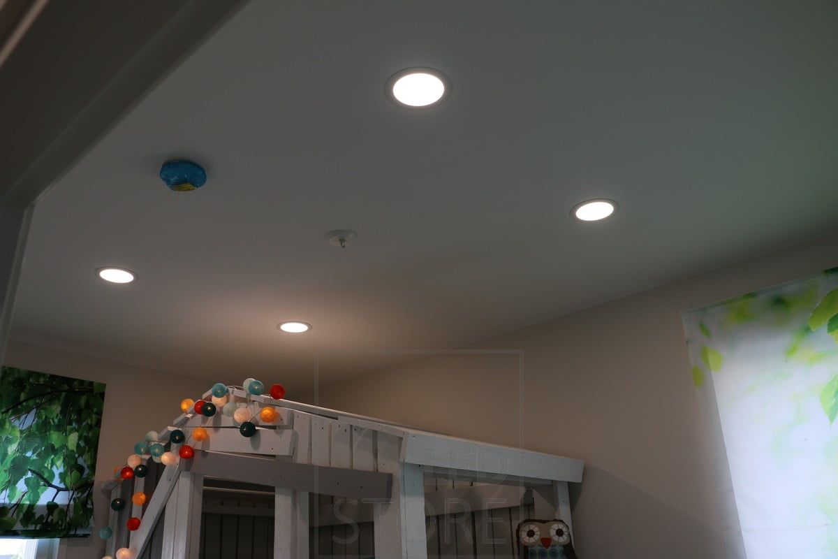 Dimmable and colour temperature adjustable lighting in a children's room with LED ceiling lights. Ledstore.fi